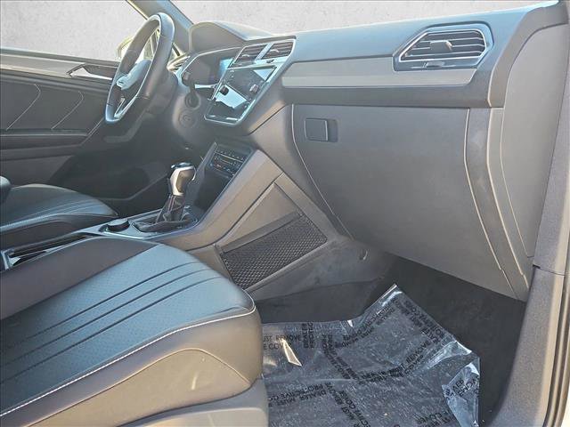 Used 2023 Volkswagen Tiguan SE R-Line image 24