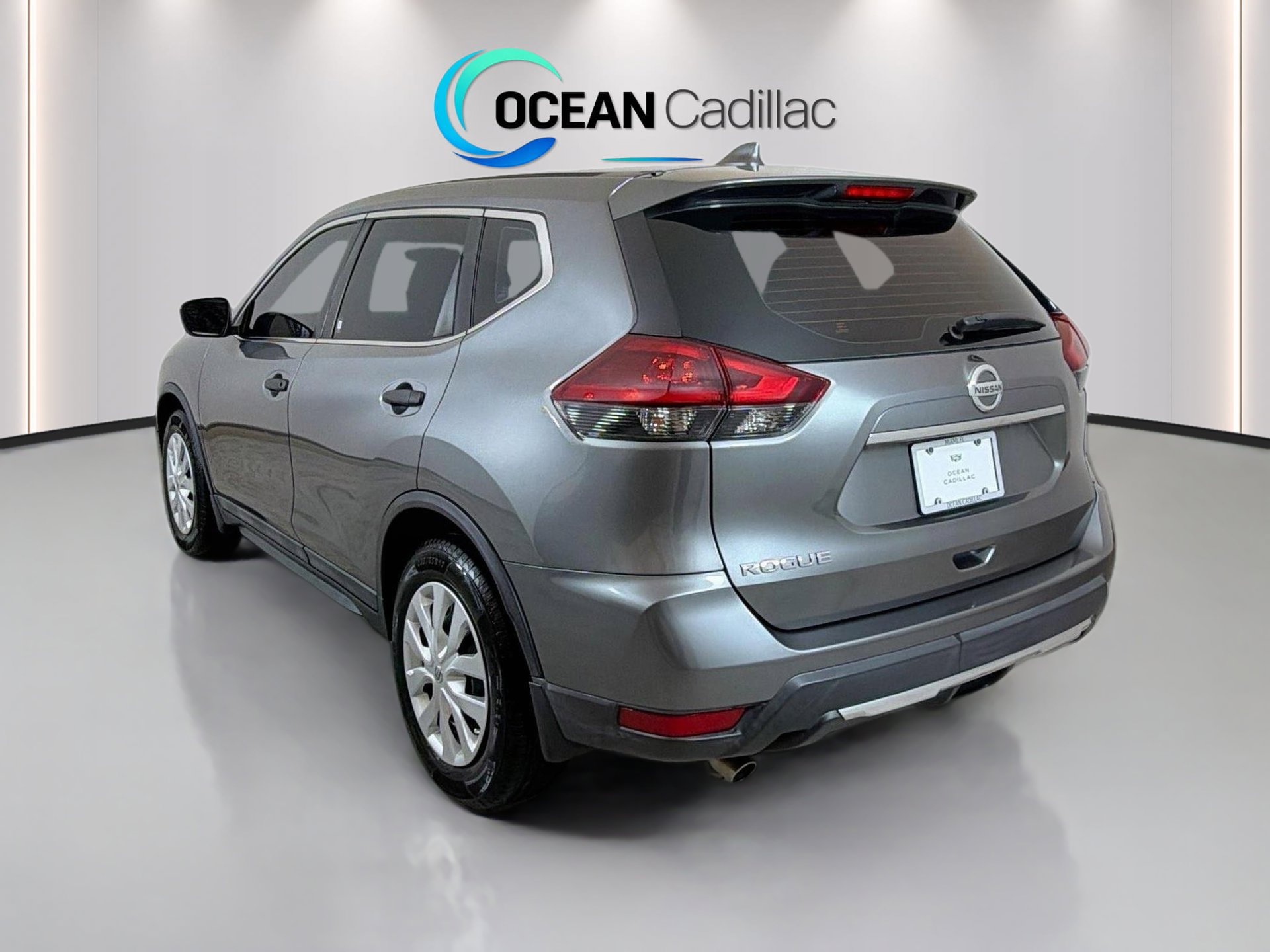 Used 2018 Nissan Rogue S FWD image 3