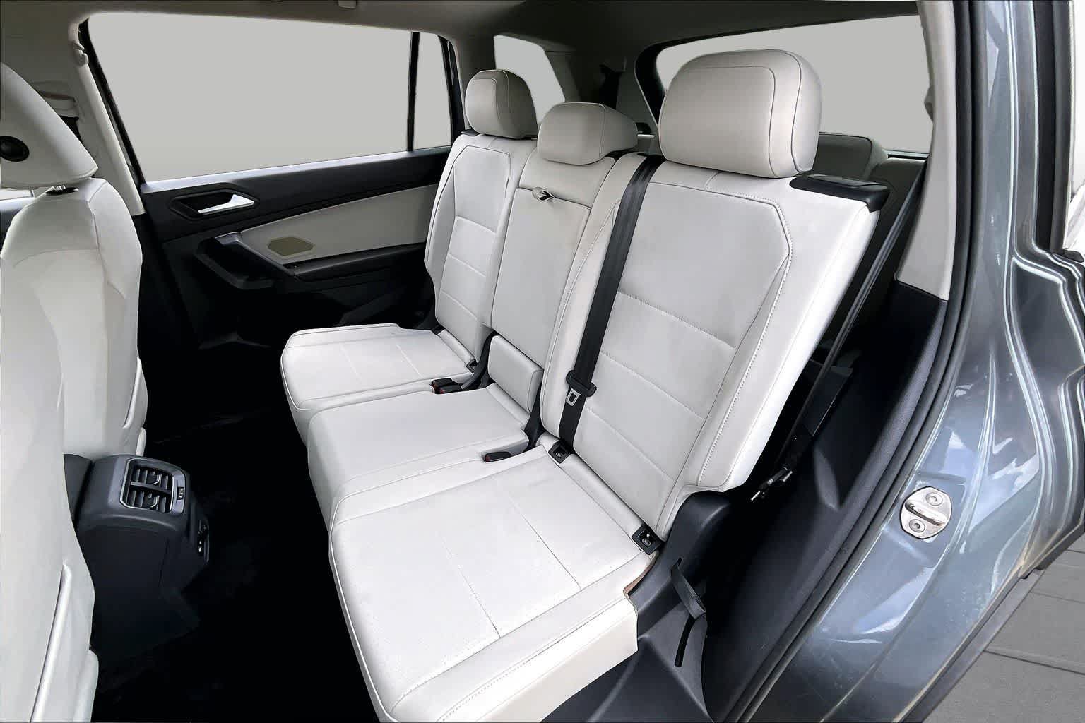 Used 2019 Volkswagen Tiguan SE w/ Panoramic Sunroof Package FWD image 18