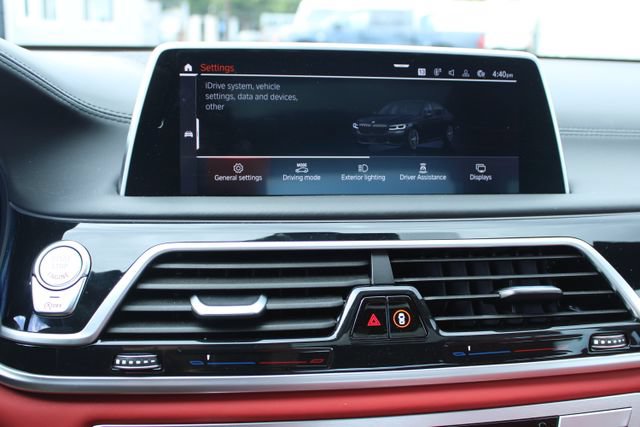 Used 2022 BMW 750i xDrive w/ M Sport Package AWD/4WD image 31
