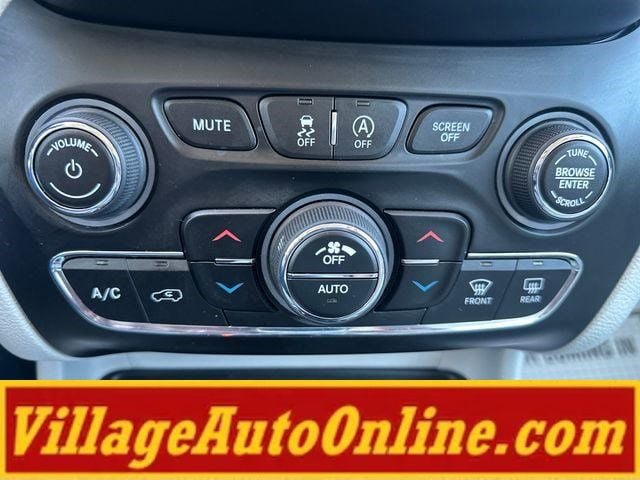 Used 2019 Jeep Cherokee Limited w/ Trailer Tow Group AWD/4WD image 26