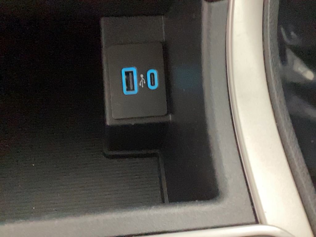 Used 2024 Ford Edge SEL image 28