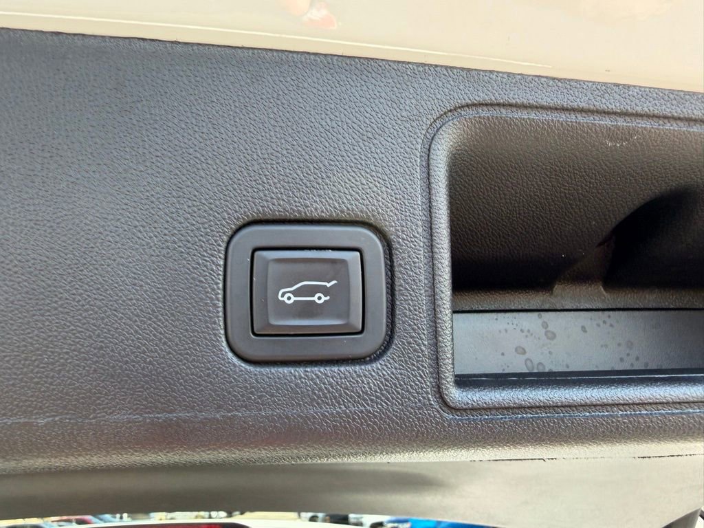 Certified 2024 GMC Terrain SLT AWD/4WD image 22