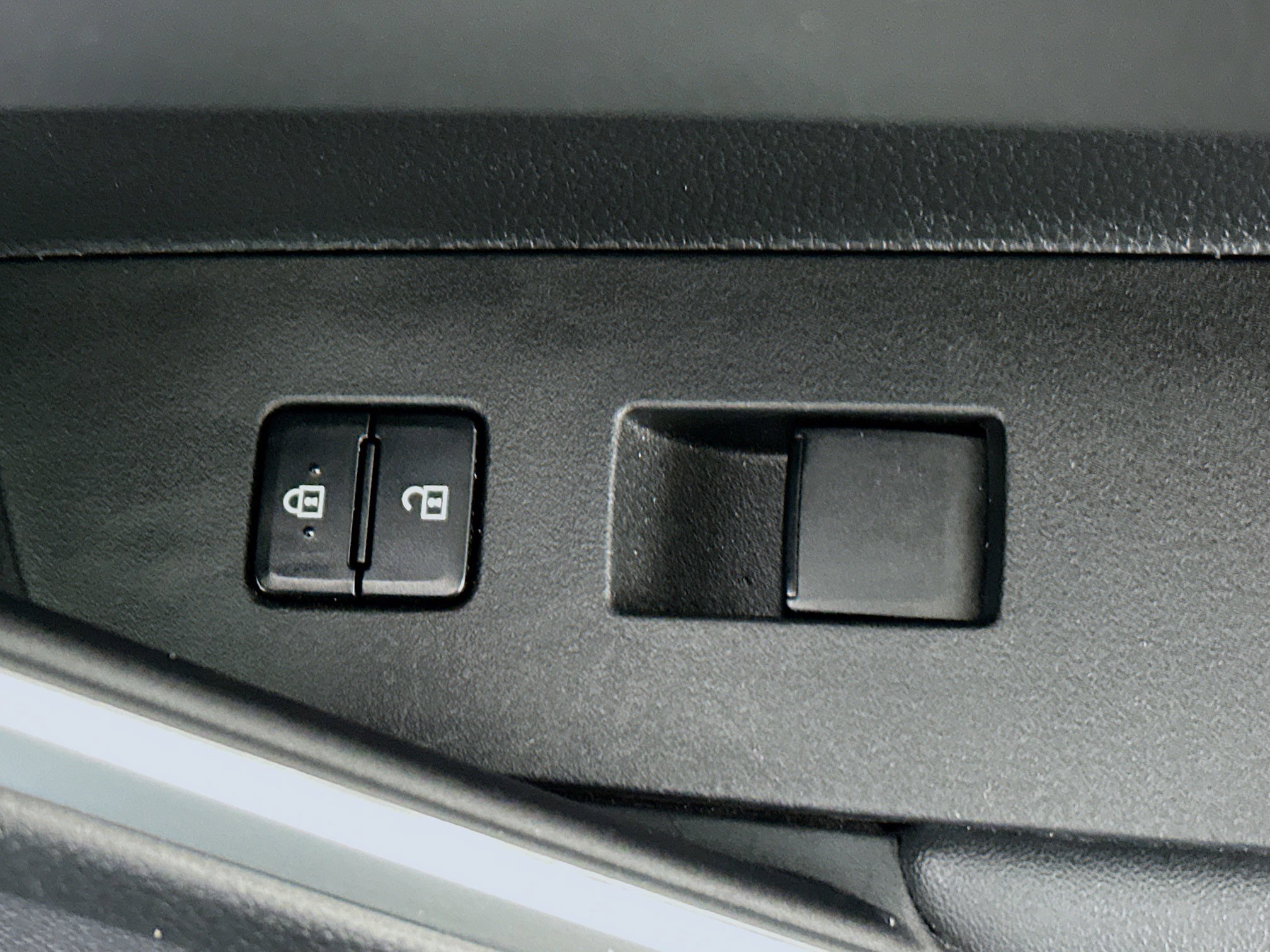 Used 2023 Toyota Corolla Cross LE w/ Moonroof Package image 29