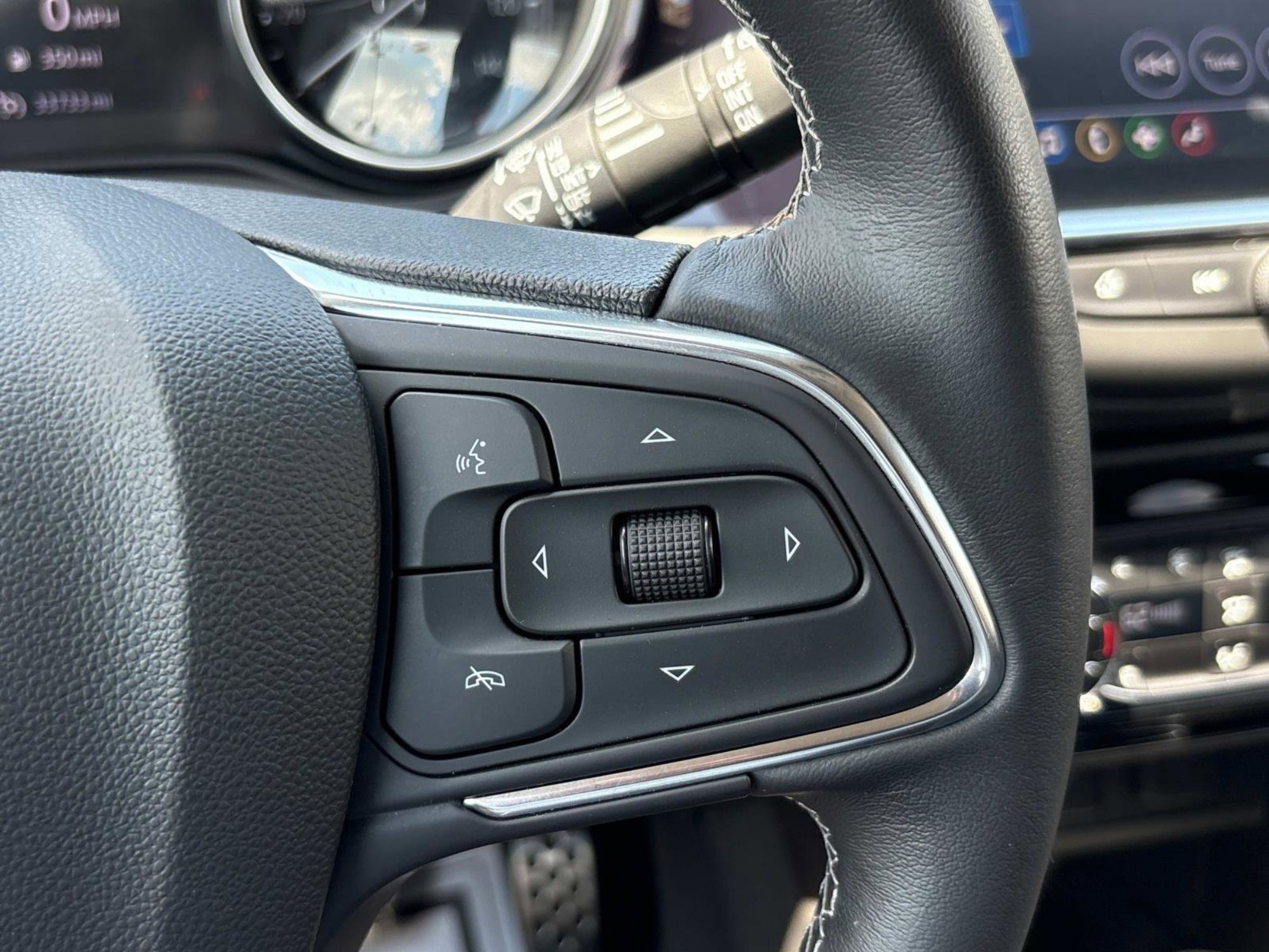 Used 2023 Buick Encore GX Select w/ Sport Touring Package image 32