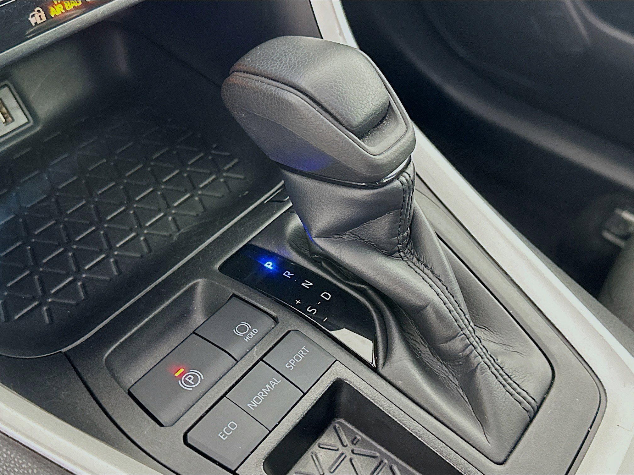 Used 2024 Toyota RAV4 XLE image 25