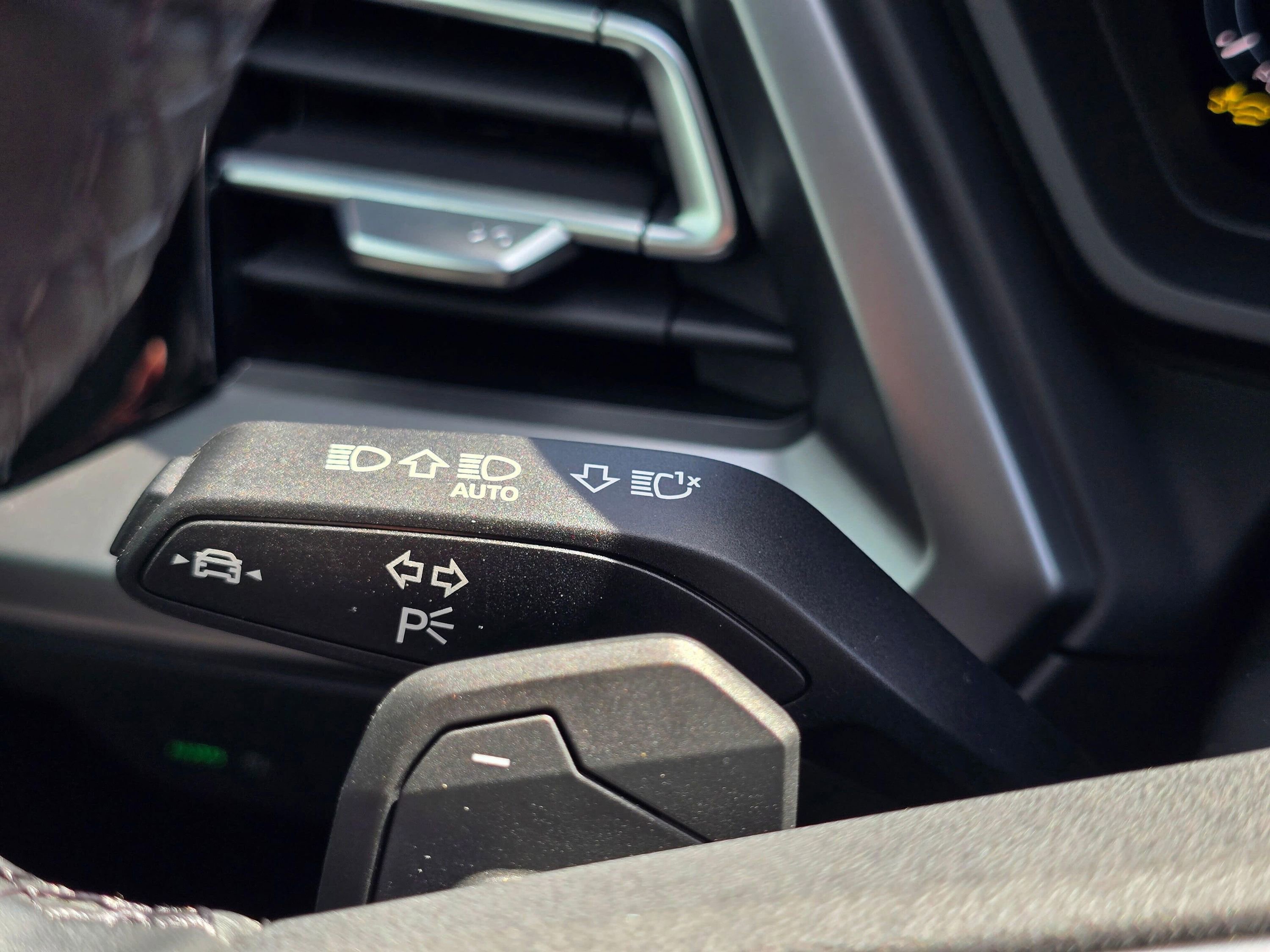 Used 2025 Audi Q4 e-tron Premium w/ Convenience Package AWD/4WD image 42