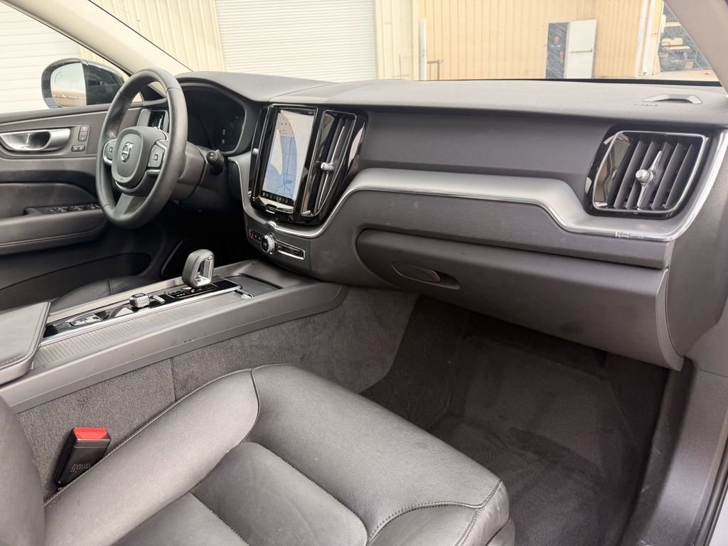 Used 2024 Volvo XC60 B5 Core image 28