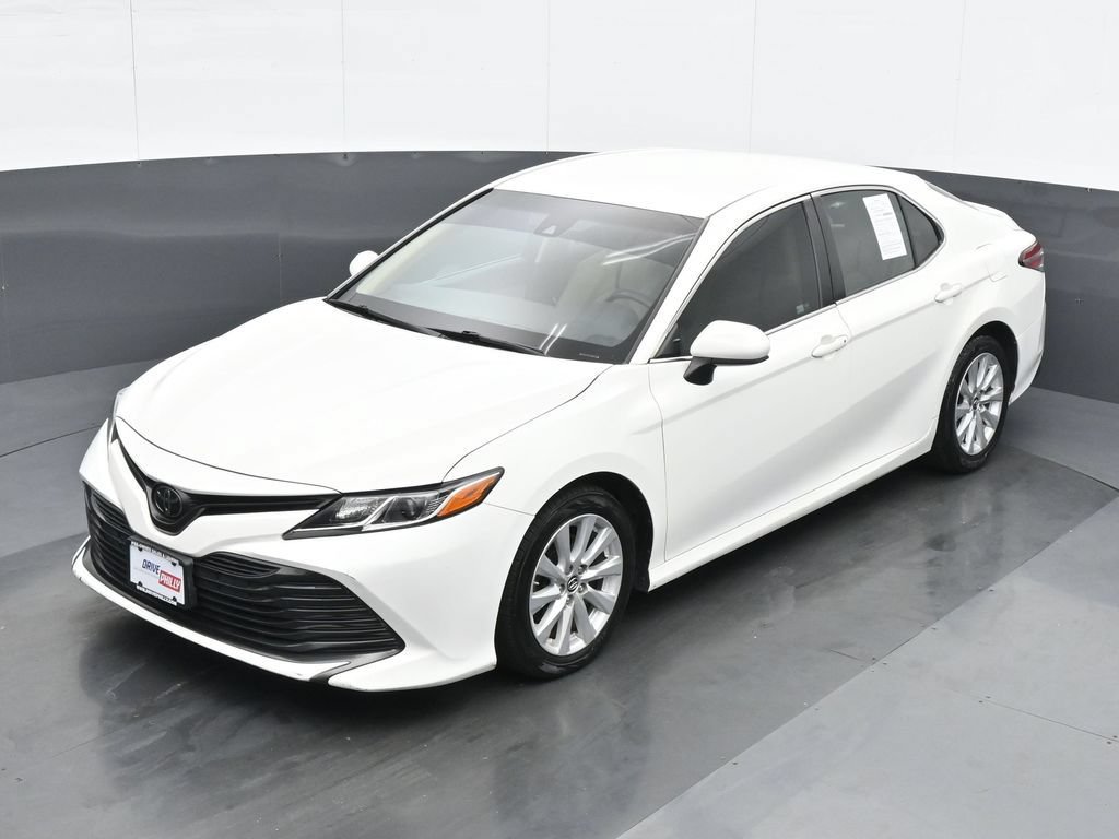 Used 2018 Toyota Camry LE FWD image 18