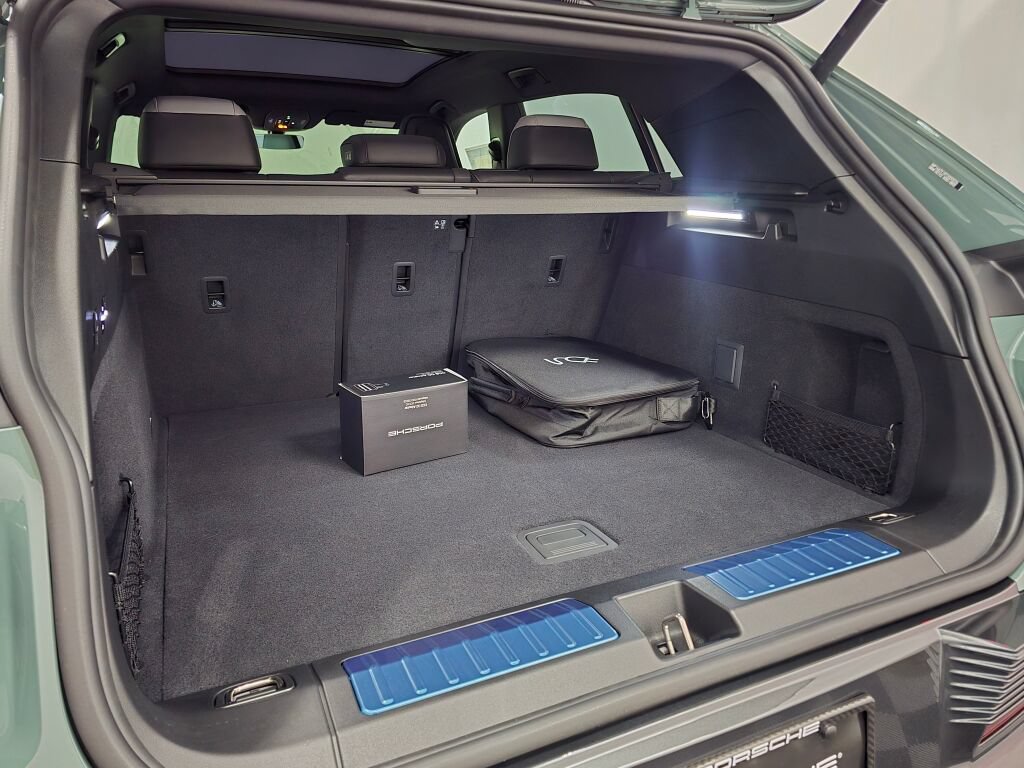 New 2026 Porsche Cayenne Electric AWD/4WD image 21