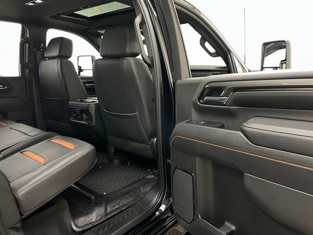 Used 2025 GMC Sierra 2500 AT4 image 45