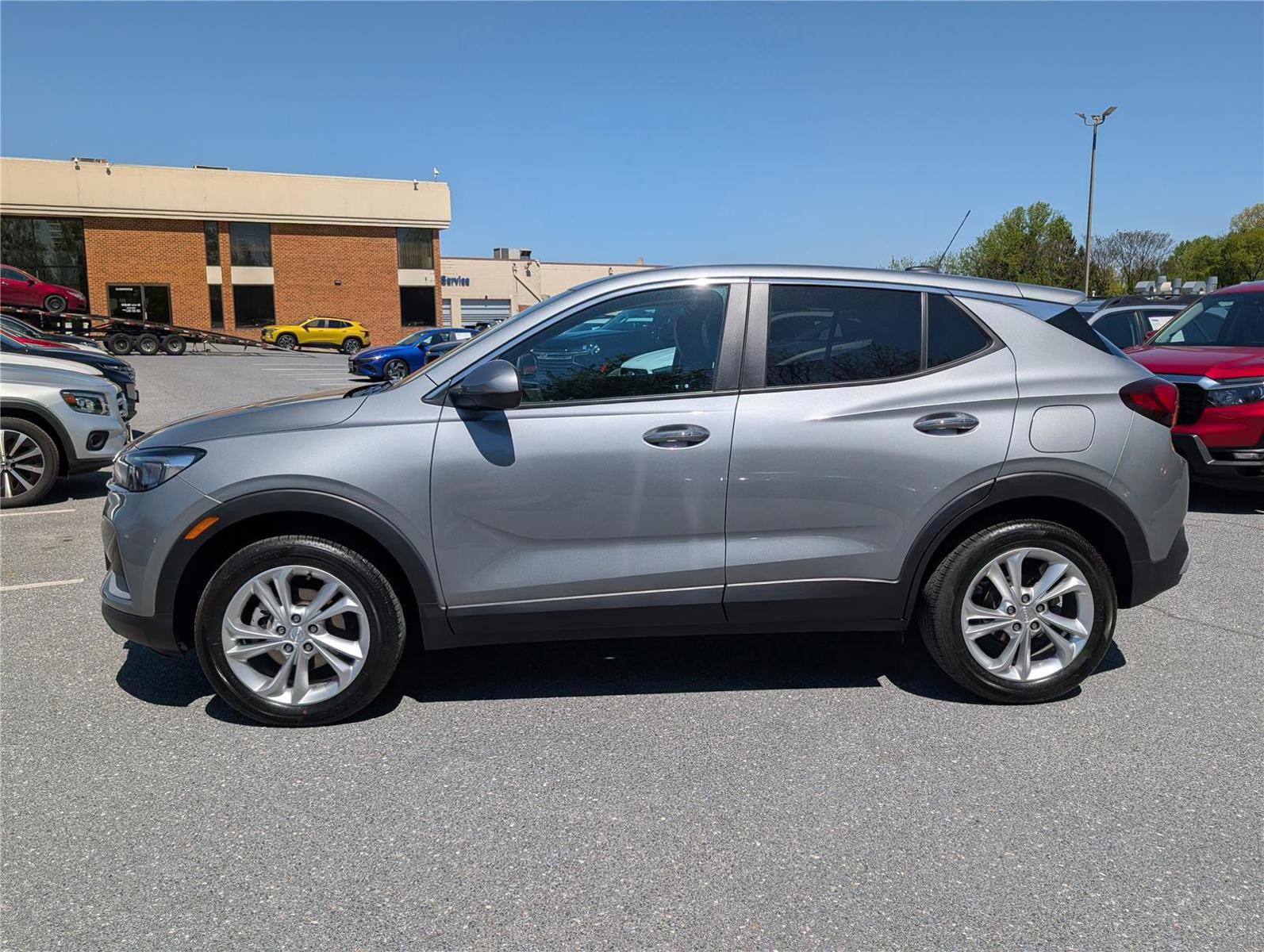 Used 2023 Buick Encore GX Preferred w/ Cold Weather Comfort Package image 2