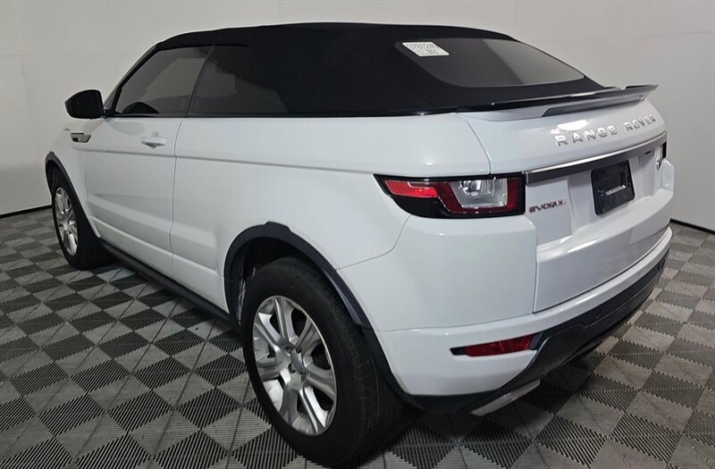 Used 2018 Land Rover Range Rover Evoque SE Dynamic AWD/4WD image 3