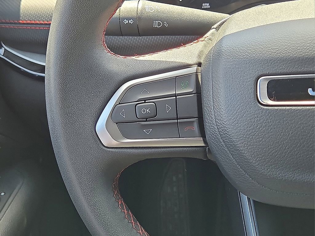 Used 2025 Jeep Compass Trailhawk AWD/4WD image 19