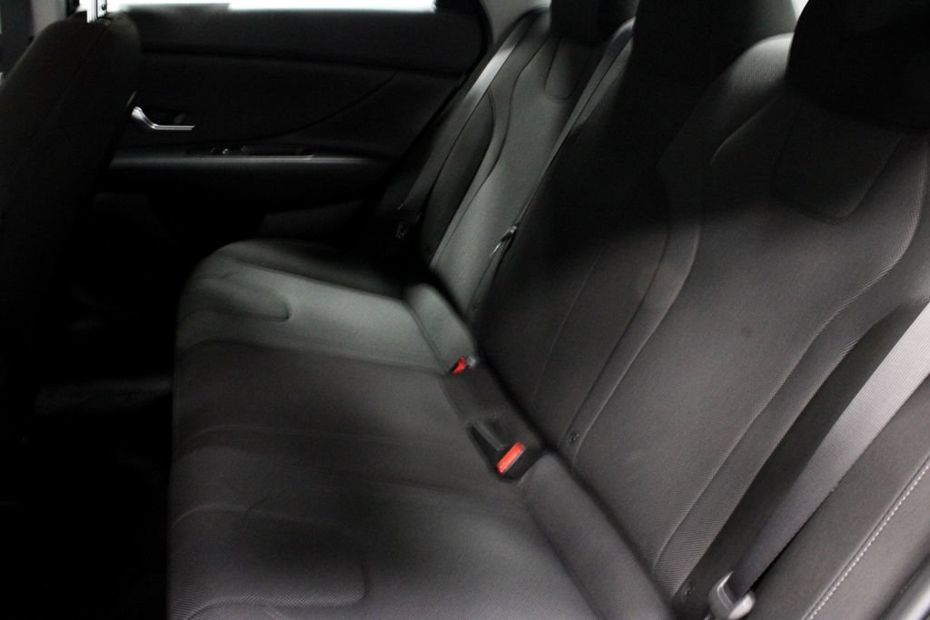 Used 2024 Hyundai Elantra SE FWD image 21