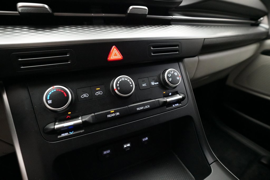 Certified 2024 Kia Carnival LX image 21
