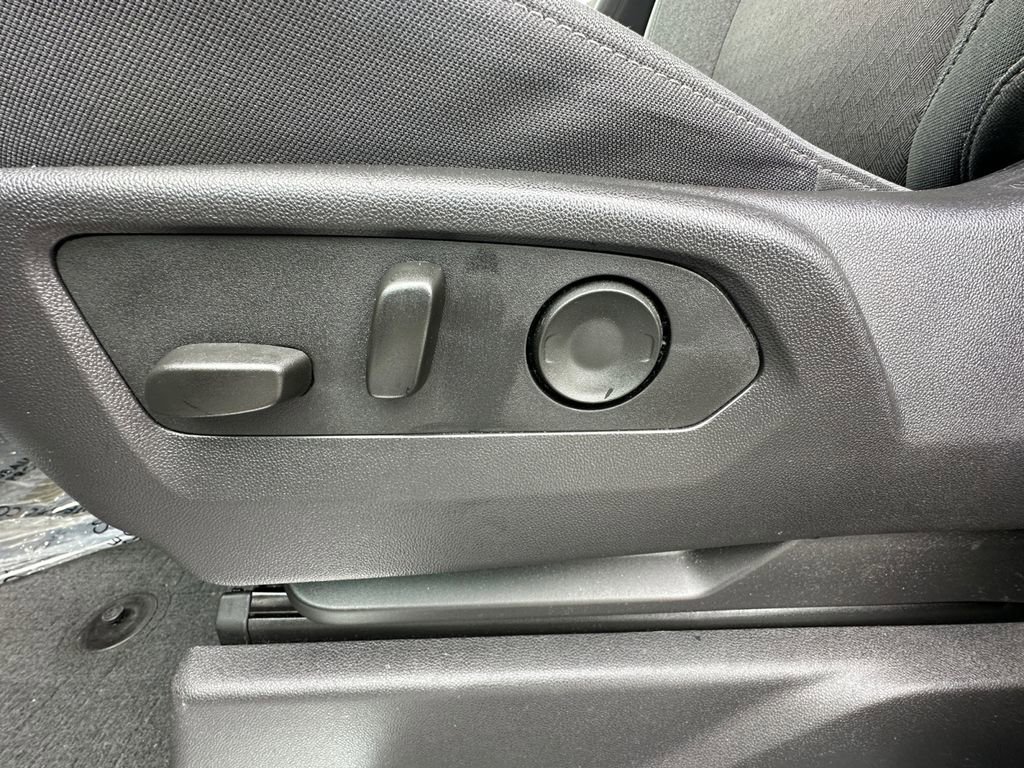 Used 2024 Chevrolet Silverado 1500 LT image 10
