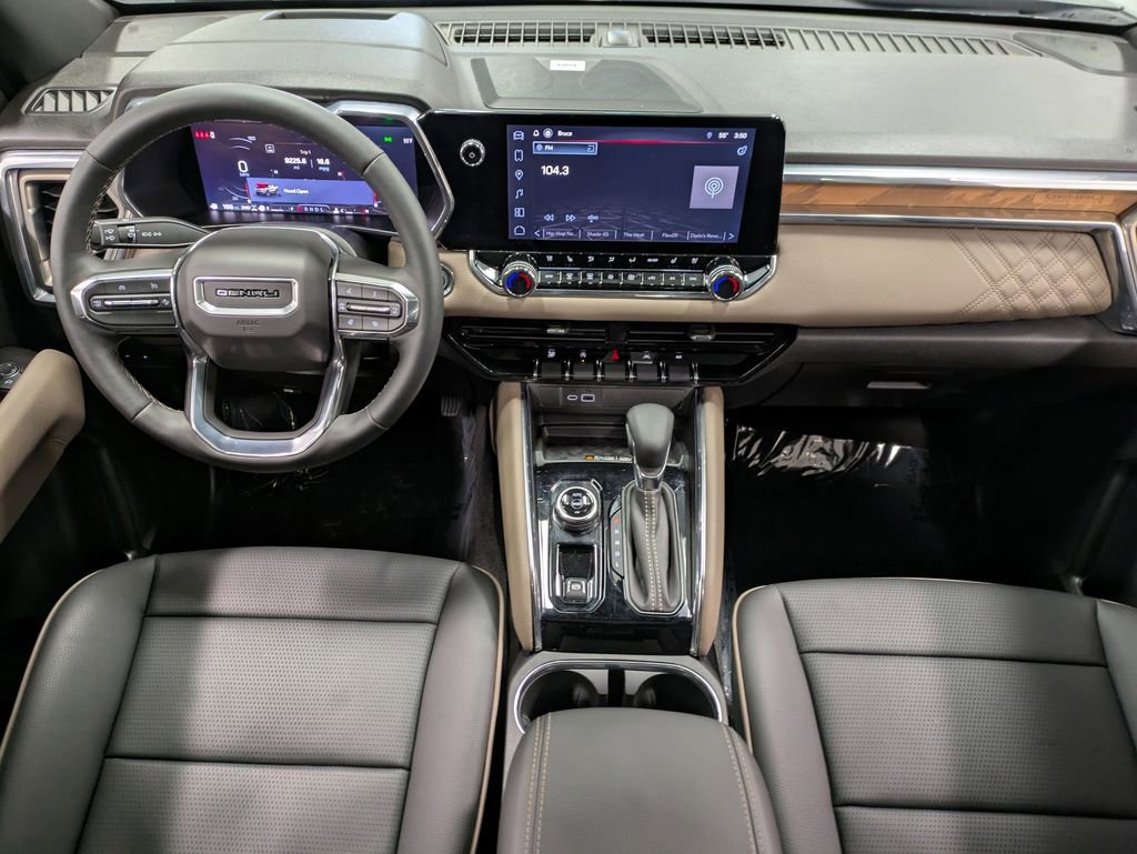 Used 2025 GMC Canyon Denali image 24