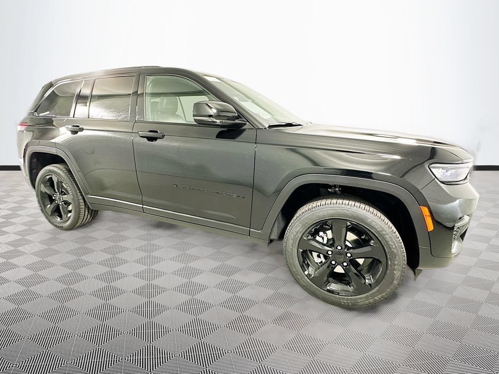 New 2025 Jeep Grand Cherokee Altitude AWD/4WD image 3