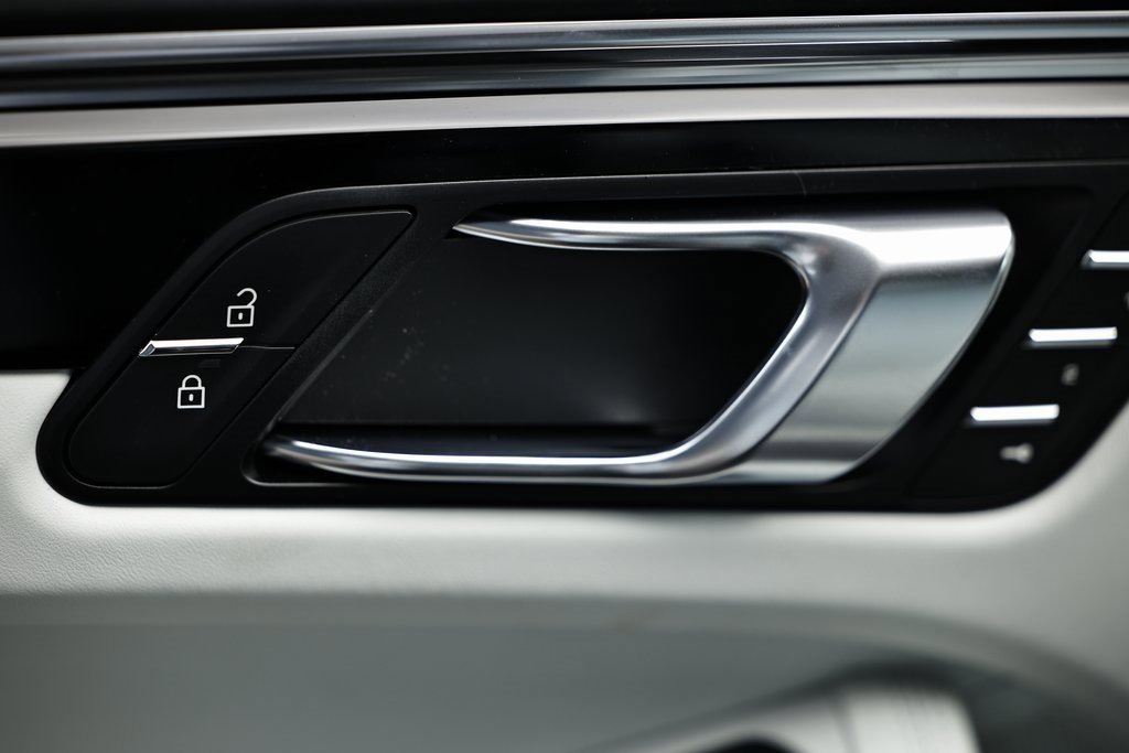 New 2026 Porsche Macan image 20