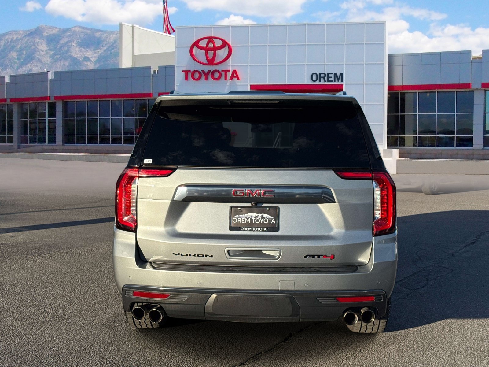 Used 2024 GMC Yukon XL AT4 w/ AT4 Premium Plus Package AWD/4WD image 4
