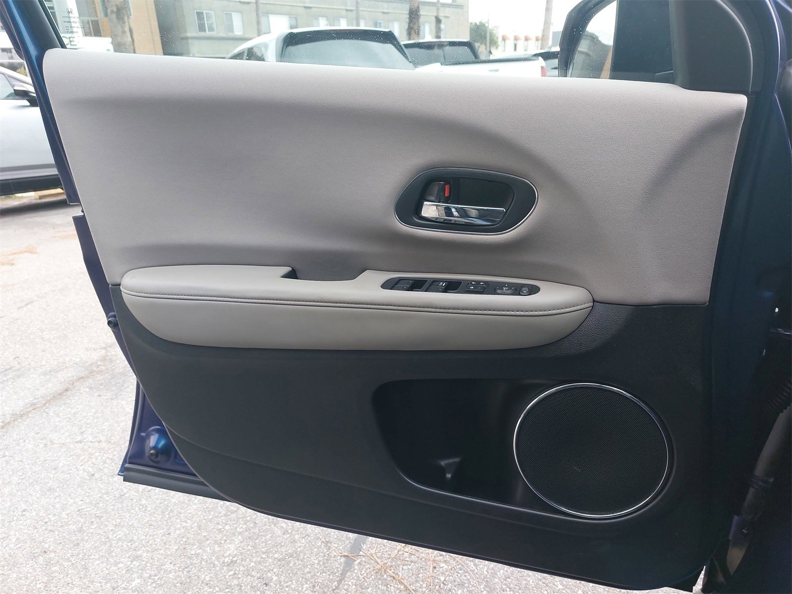 Used 2016 Honda HR-V EX image 25