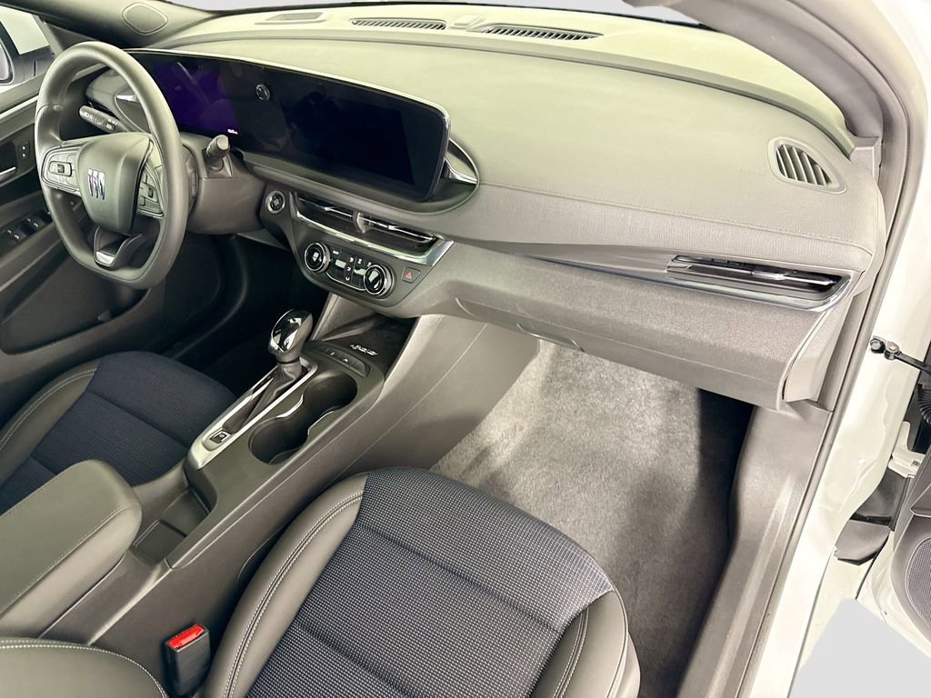 Used 2025 Buick Envista Preferred w/ Convenience II Package FWD image 17