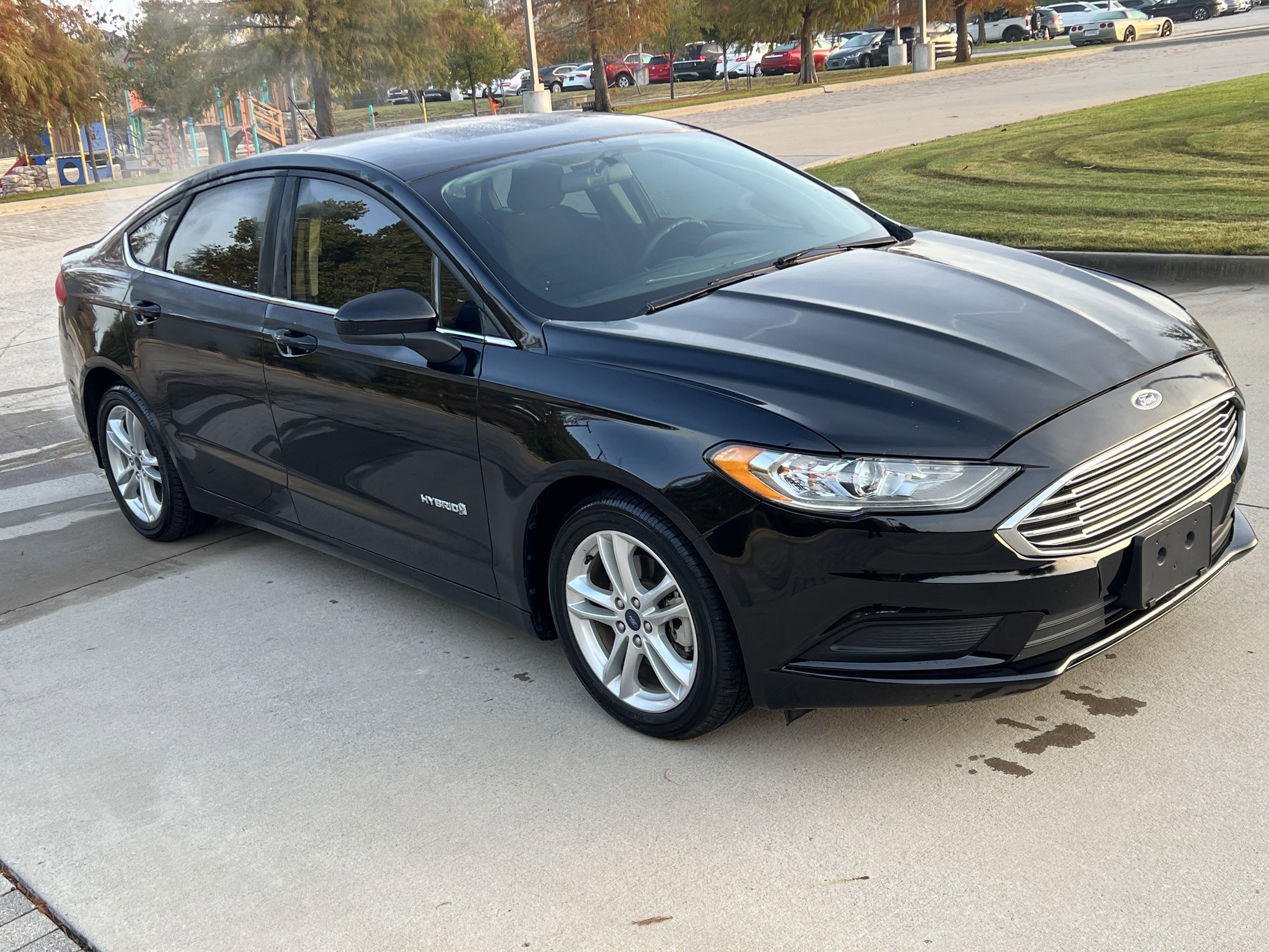 Used 2018 Ford Fusion SE image 2