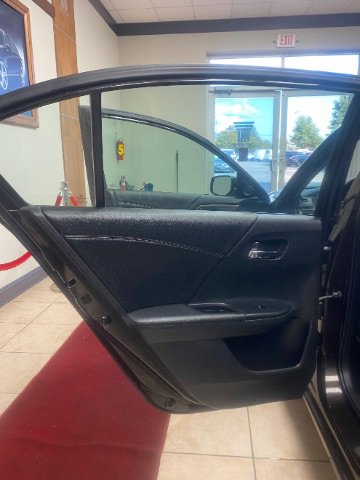 Used 2017 Honda Accord EX image 8