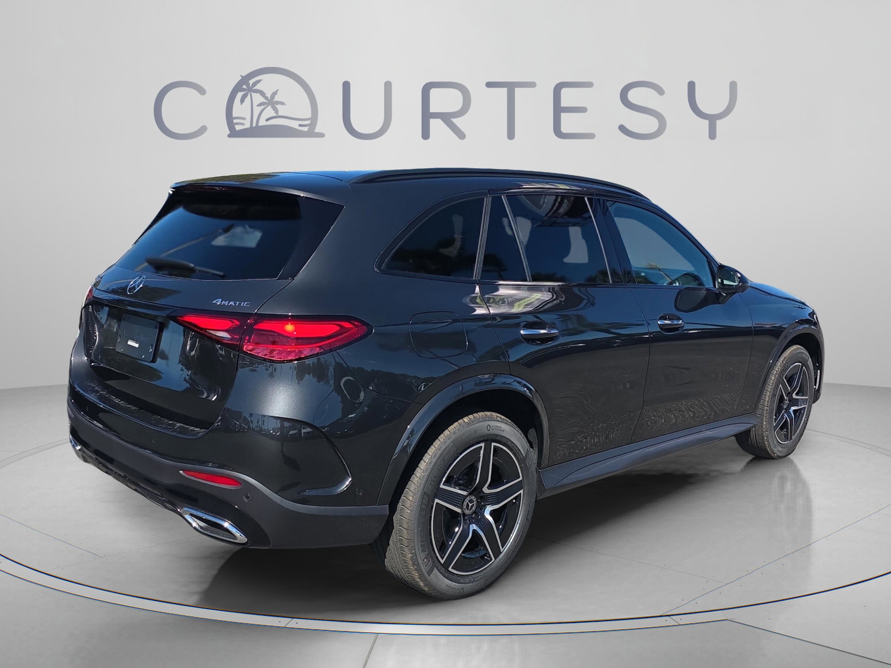 Used 2026 Mercedes-Benz GLC 300 4MATIC image 4