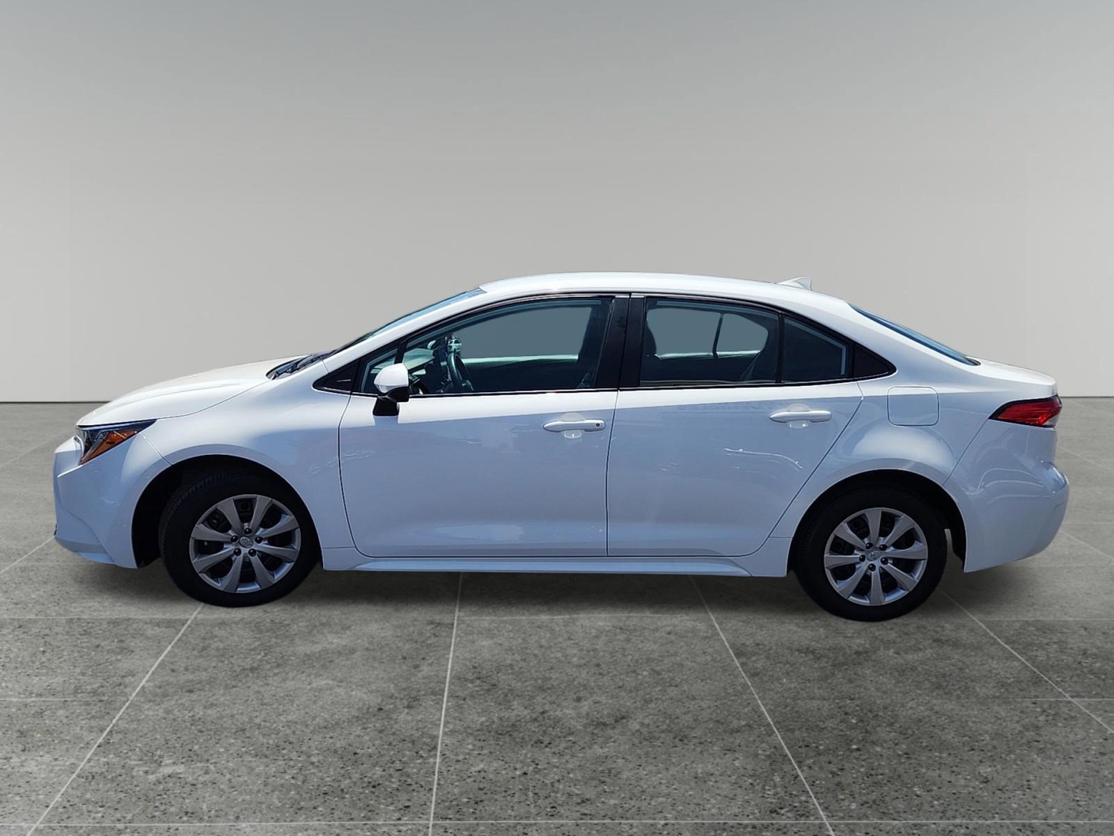 Certified 2025 Toyota Corolla LE FWD image 4