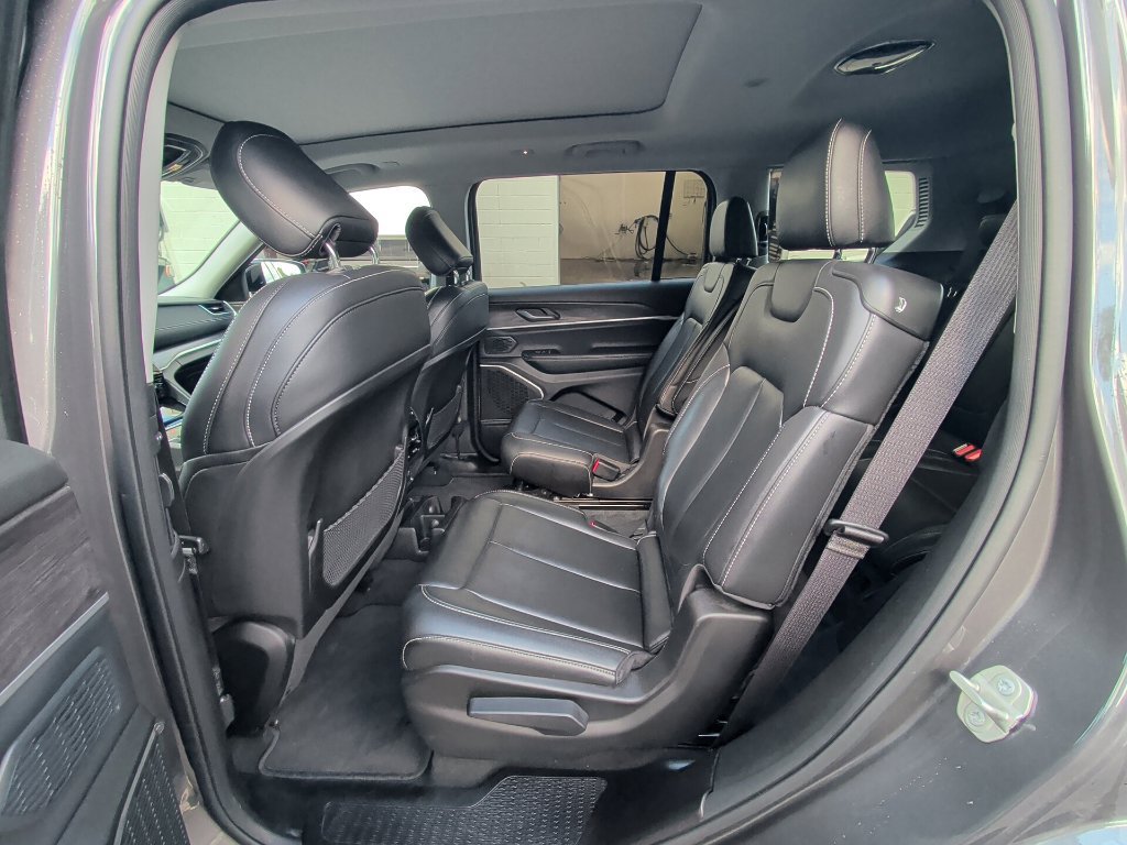 Used 2023 Jeep Grand Cherokee L Limited AWD/4WD image 13