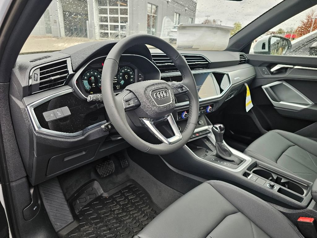 New 2025 Audi Q3 2.0T Premium image 12
