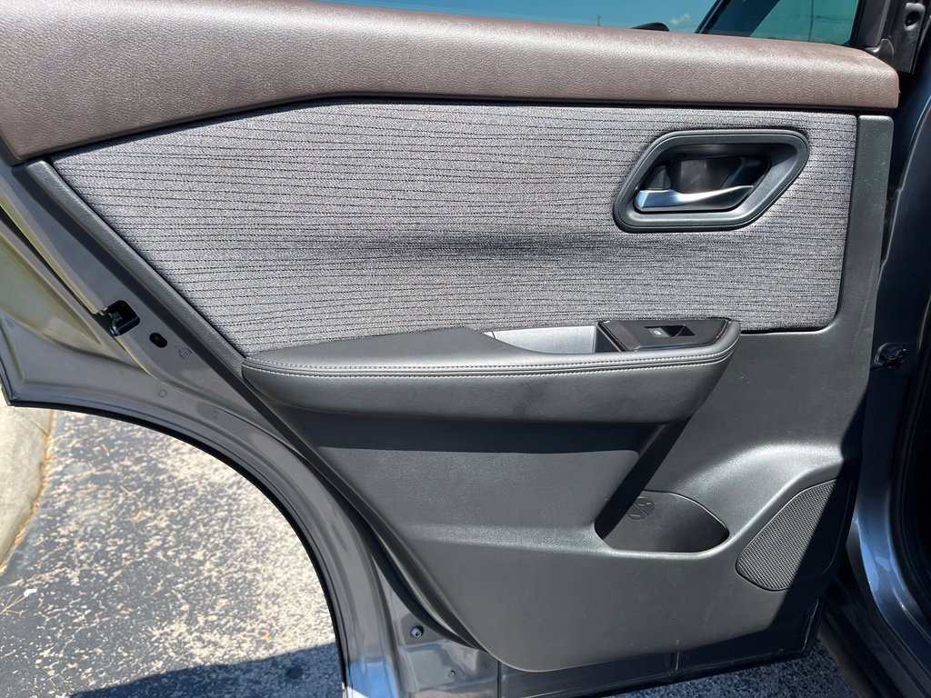 Used 2022 Nissan Rogue SV FWD image 25