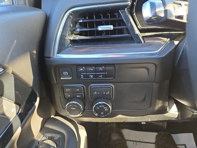 Used 2025 Chevrolet Suburban LT image 20