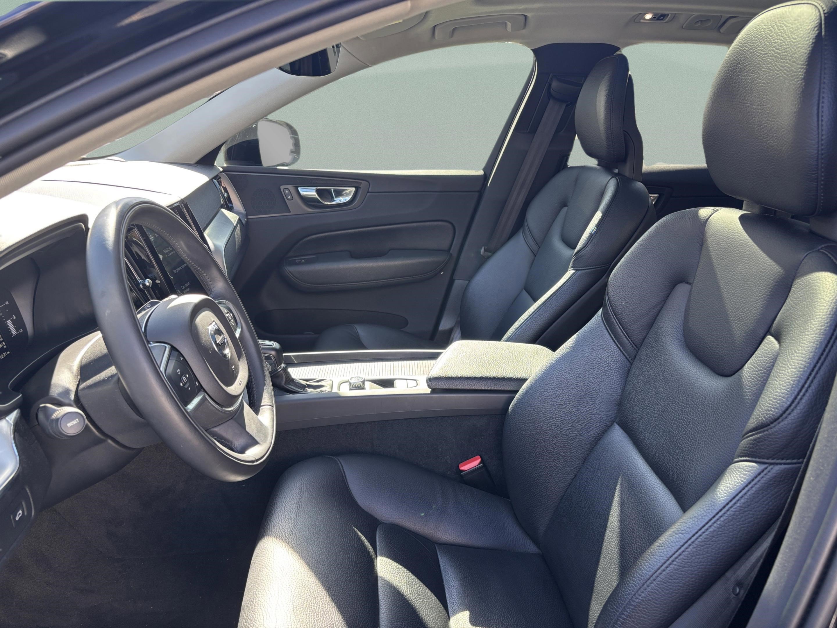 Used 2018 Volvo XC60 T5 Momentum w/ Protection Package Premier image 15