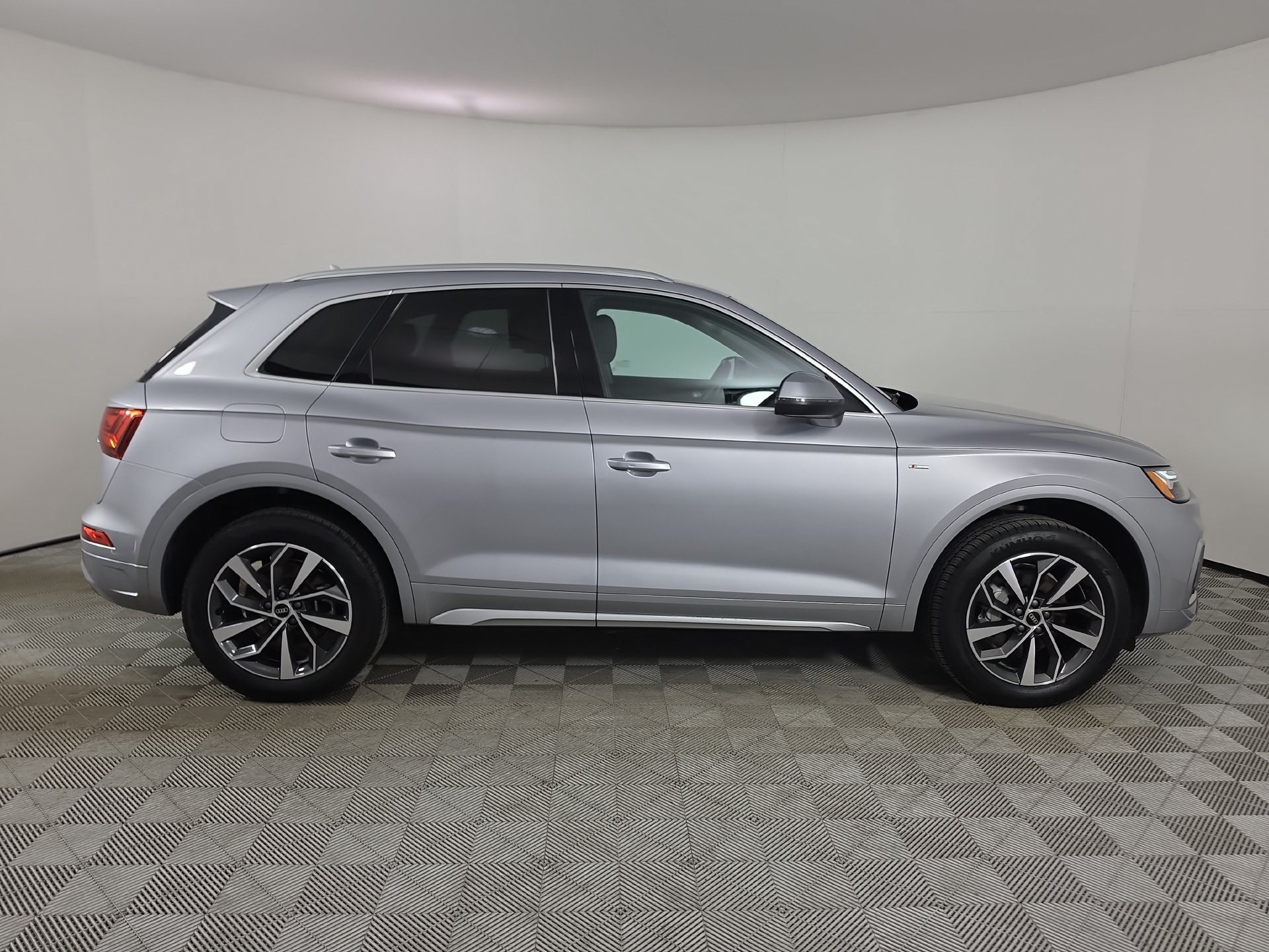 Used 2024 Audi Q5 2.0T Premium Plus w/ Premium Plus Package AWD/4WD image 8