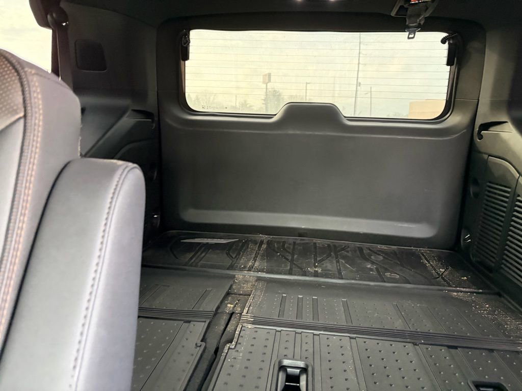 Used 2025 Chevrolet Tahoe High Country image 11