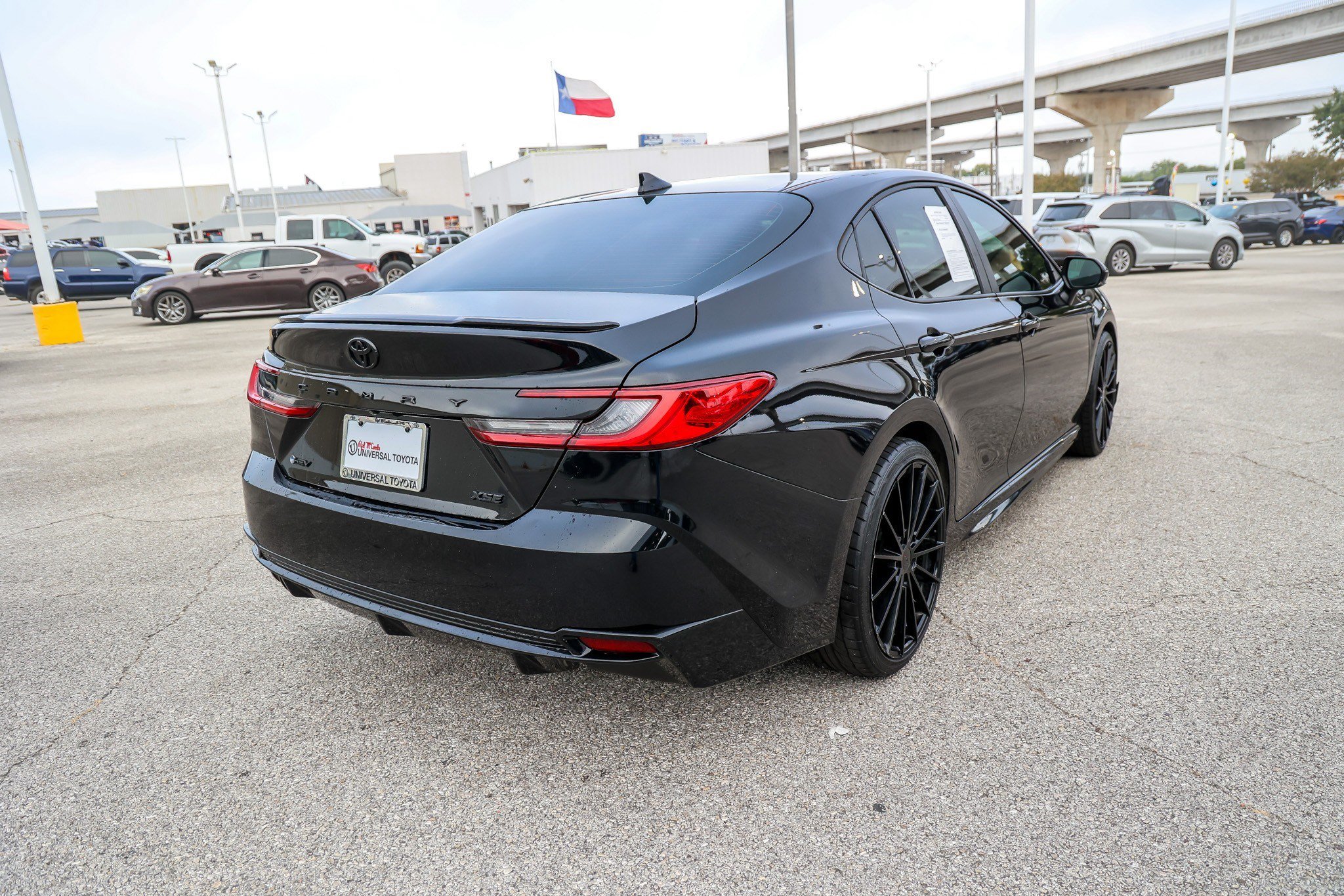 Used 2025 Toyota Camry XSE FWD image 7