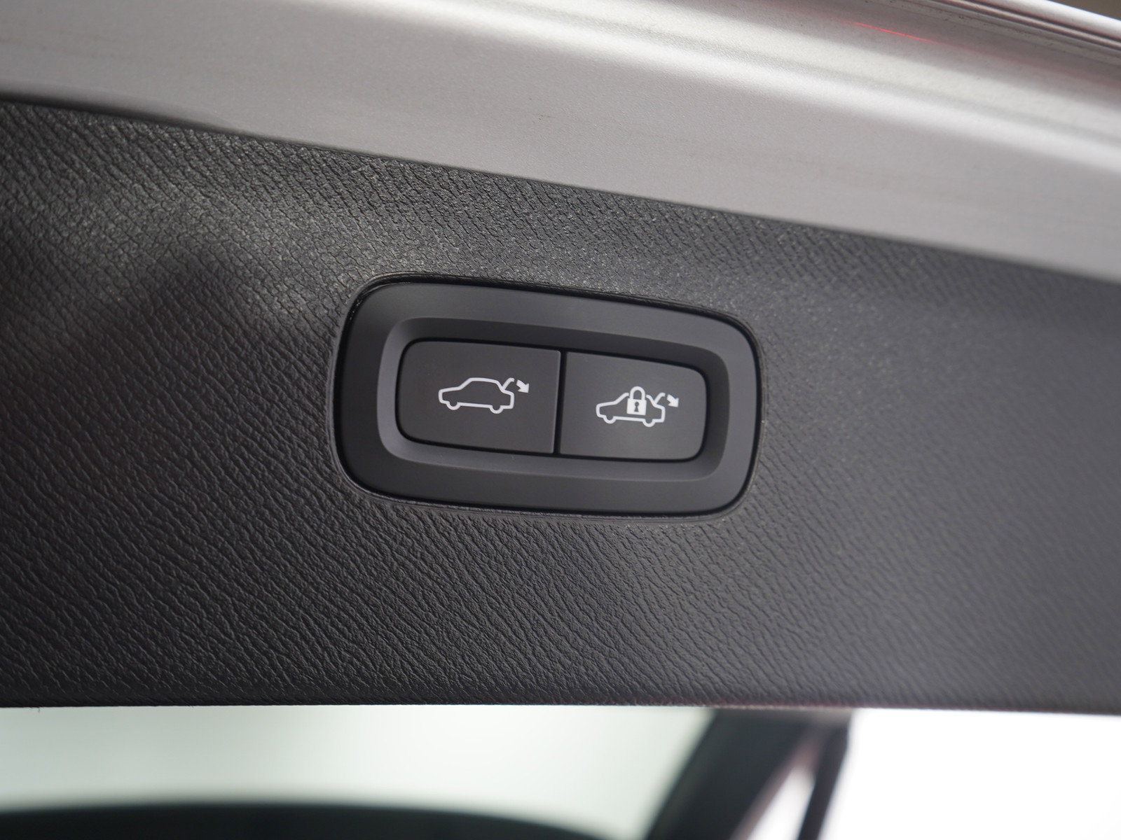 Used 2022 Volvo XC90 T6 Momentum w/ Climate Package image 13