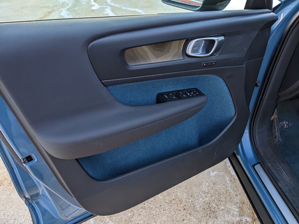 Certified 2023 Volvo C40 P8 Recharge Plus image 9