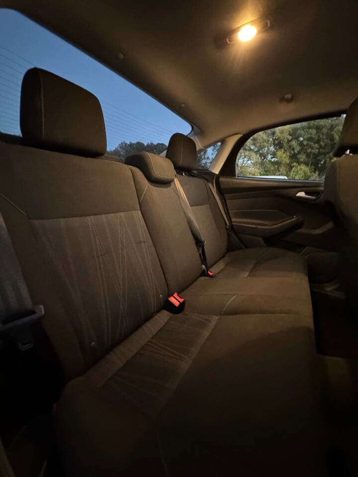 Used 2015 Ford Focus SE image 13