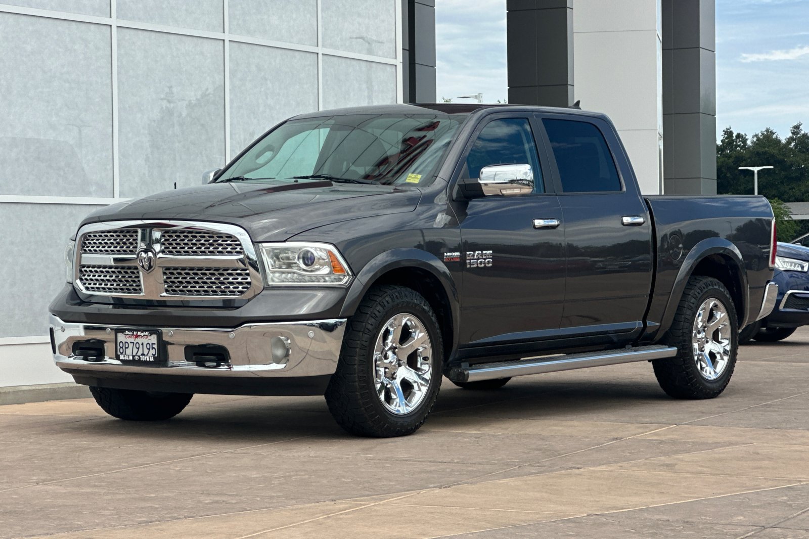 Used 2014 RAM 1500 Laramie w/ Convenience Group AWD/4WD image 8
