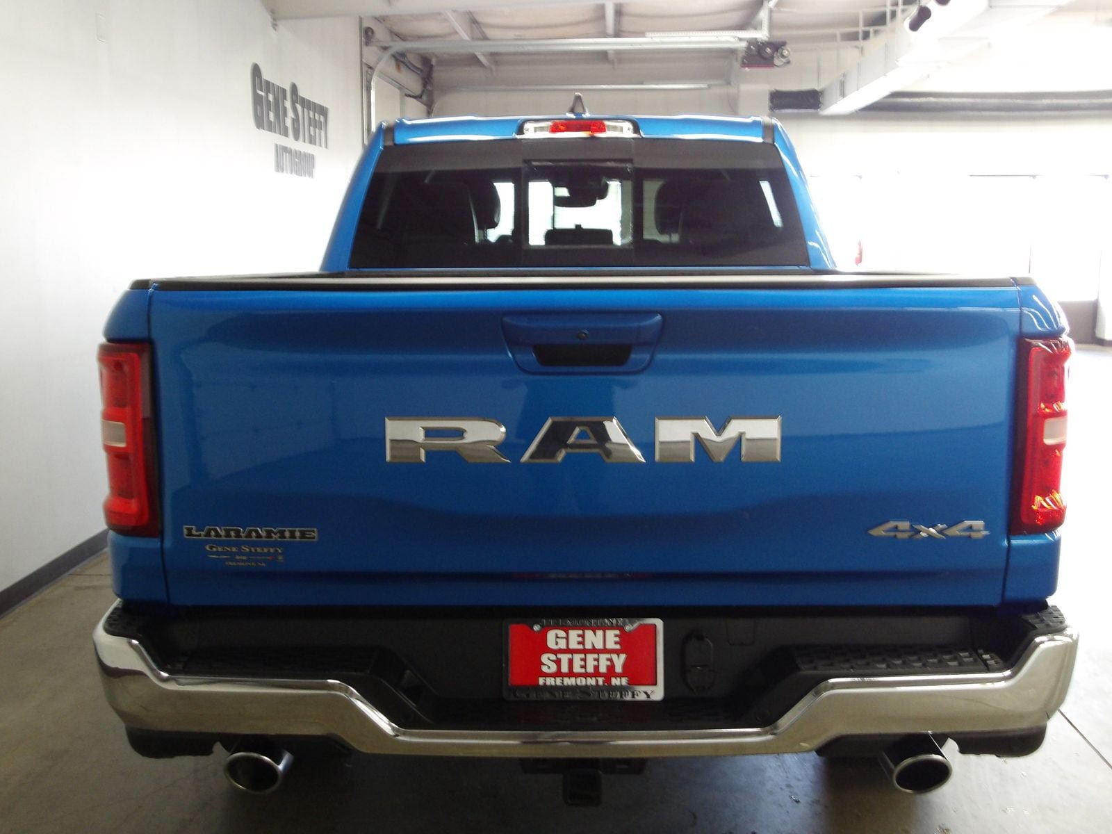 Used 2025 RAM 1500 Laramie AWD/4WD image 6