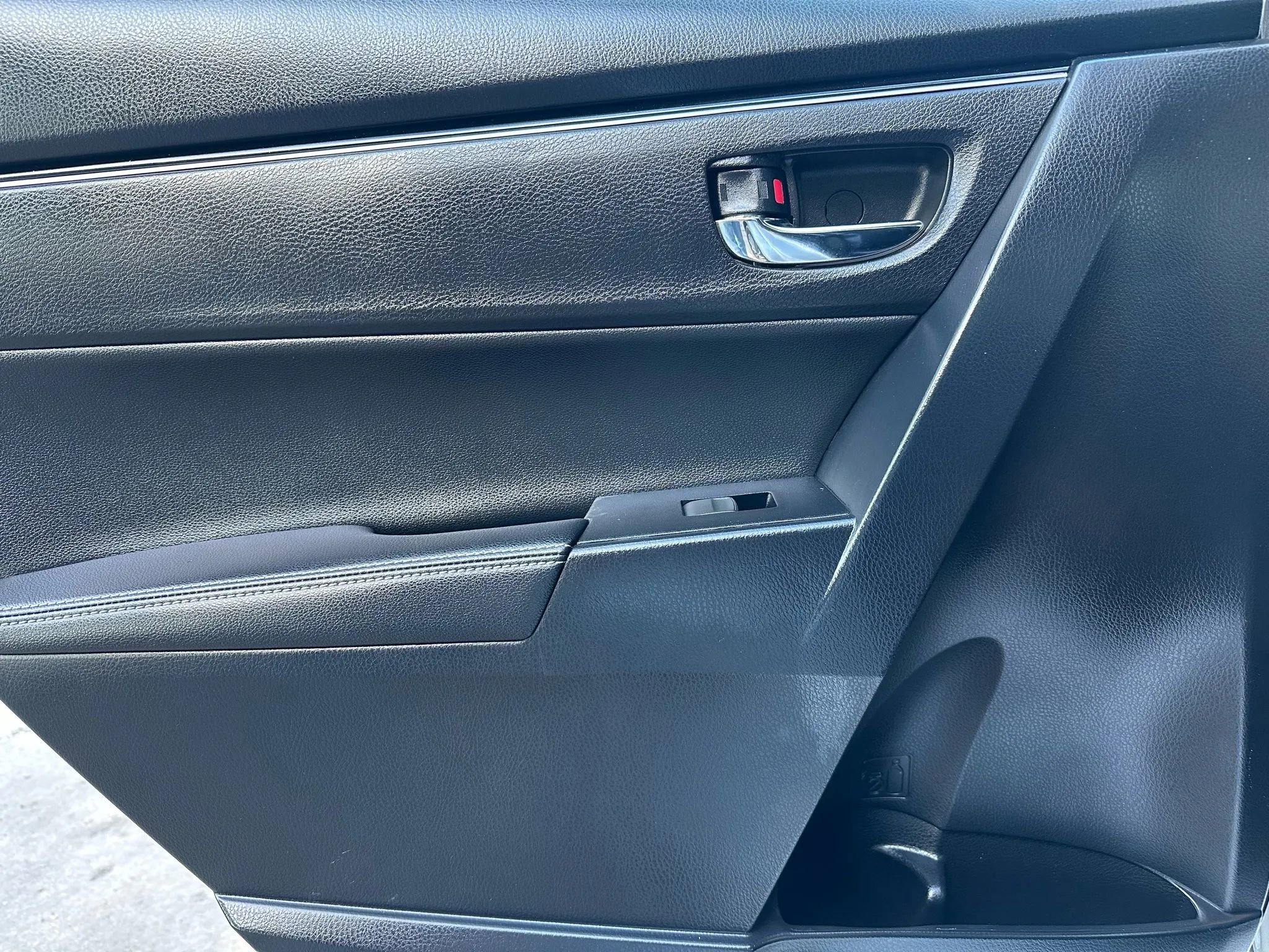 Used 2017 Toyota Corolla XLE w/ Carpet Mat Package (TMS) image 10