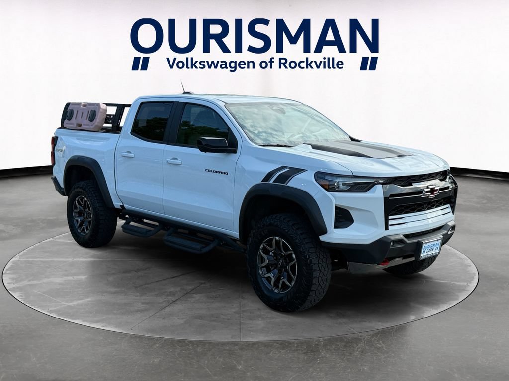 Used 2025 Chevrolet Colorado ZR2 w/ Technology Package AWD/4WD image 1