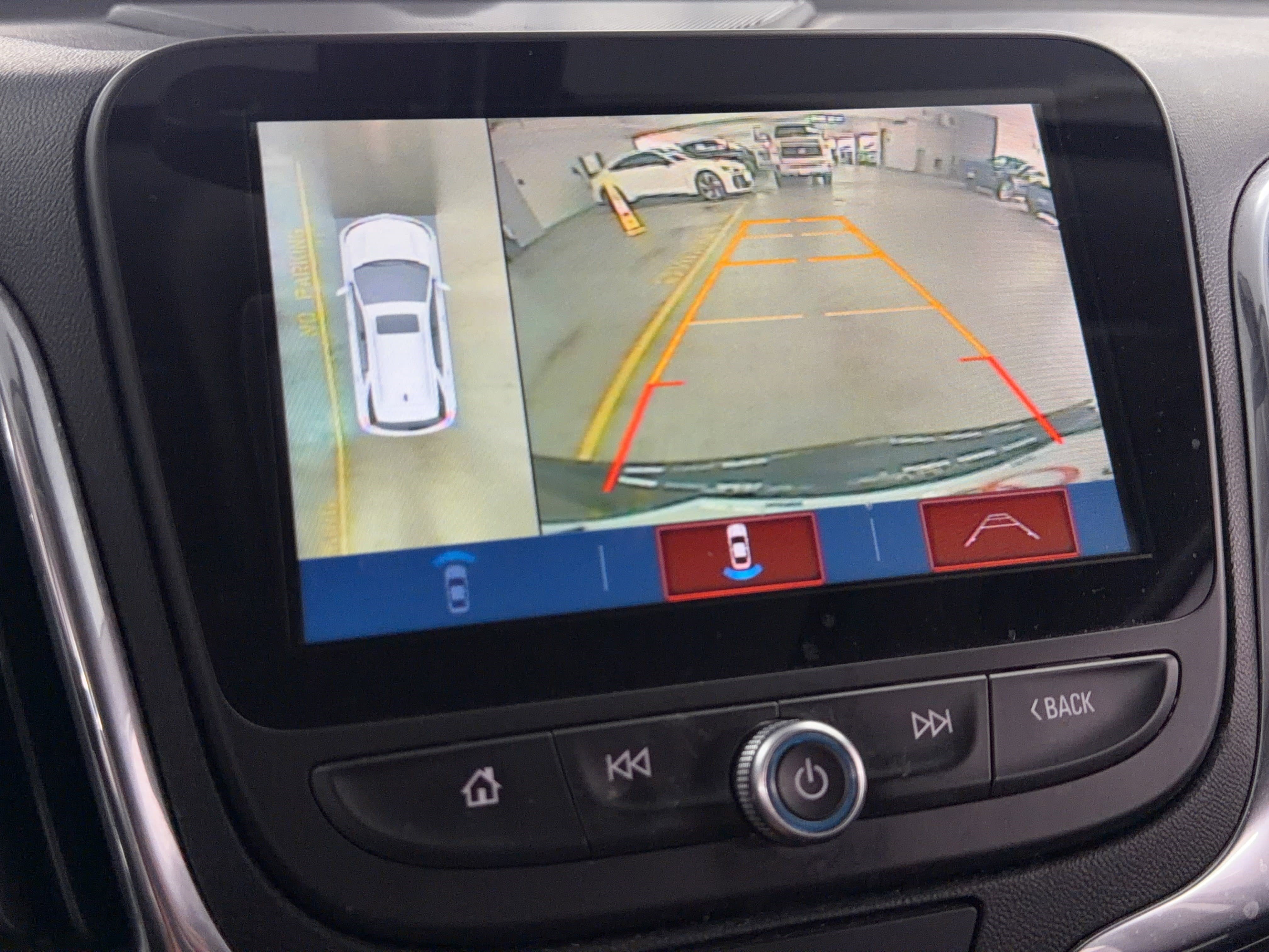 Used 2018 Chevrolet Equinox Premier FWD image 24