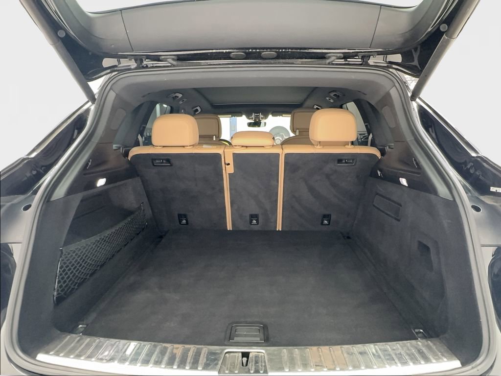 Used 2023 Porsche Cayenne Platinum Edition image 17