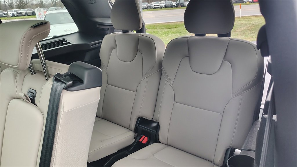 New 2026 Volvo XC90 B6 Plus image 32