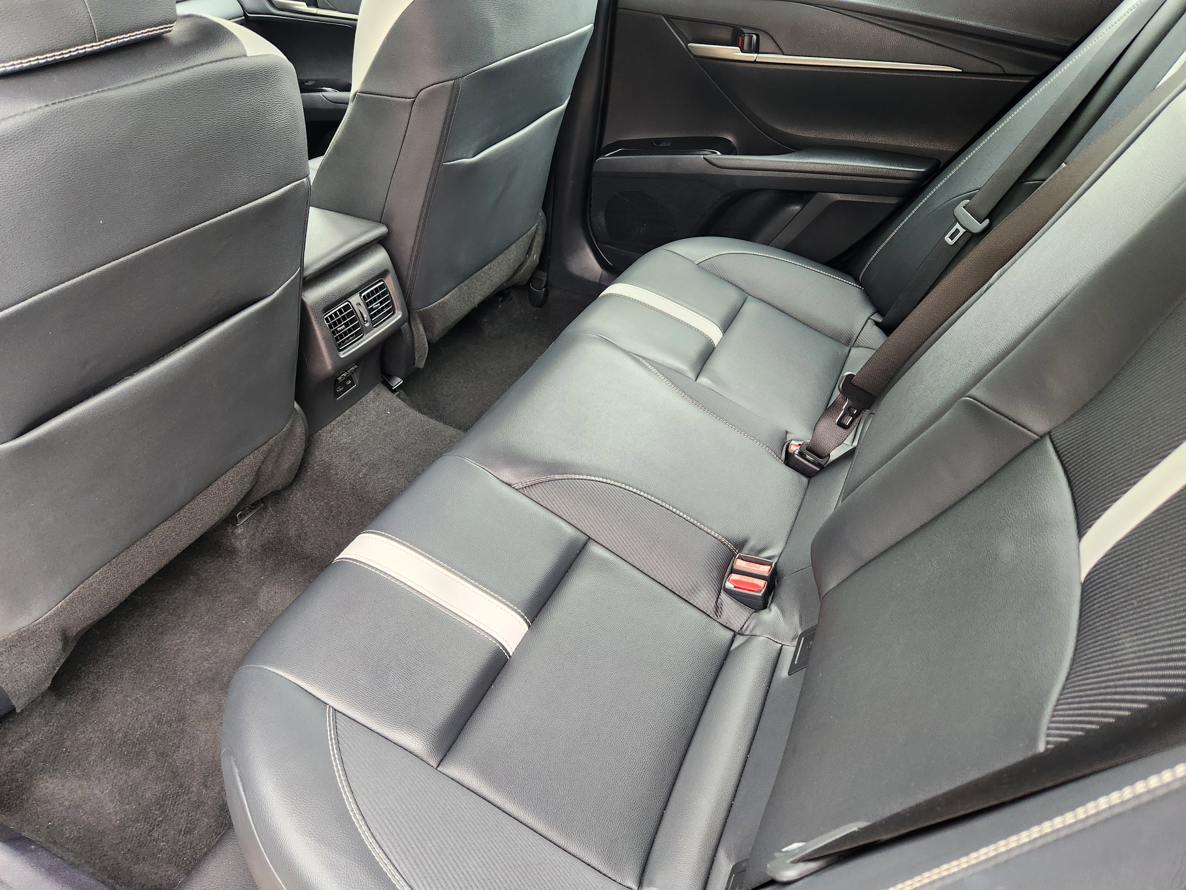 Used 2025 Toyota Camry LE image 33